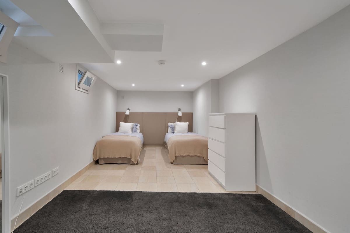 Chalet de 7 habitaciones en San Pedro de Alcantara en venta con piscina garaje - 2.395.000 € (Ref: 9665358)