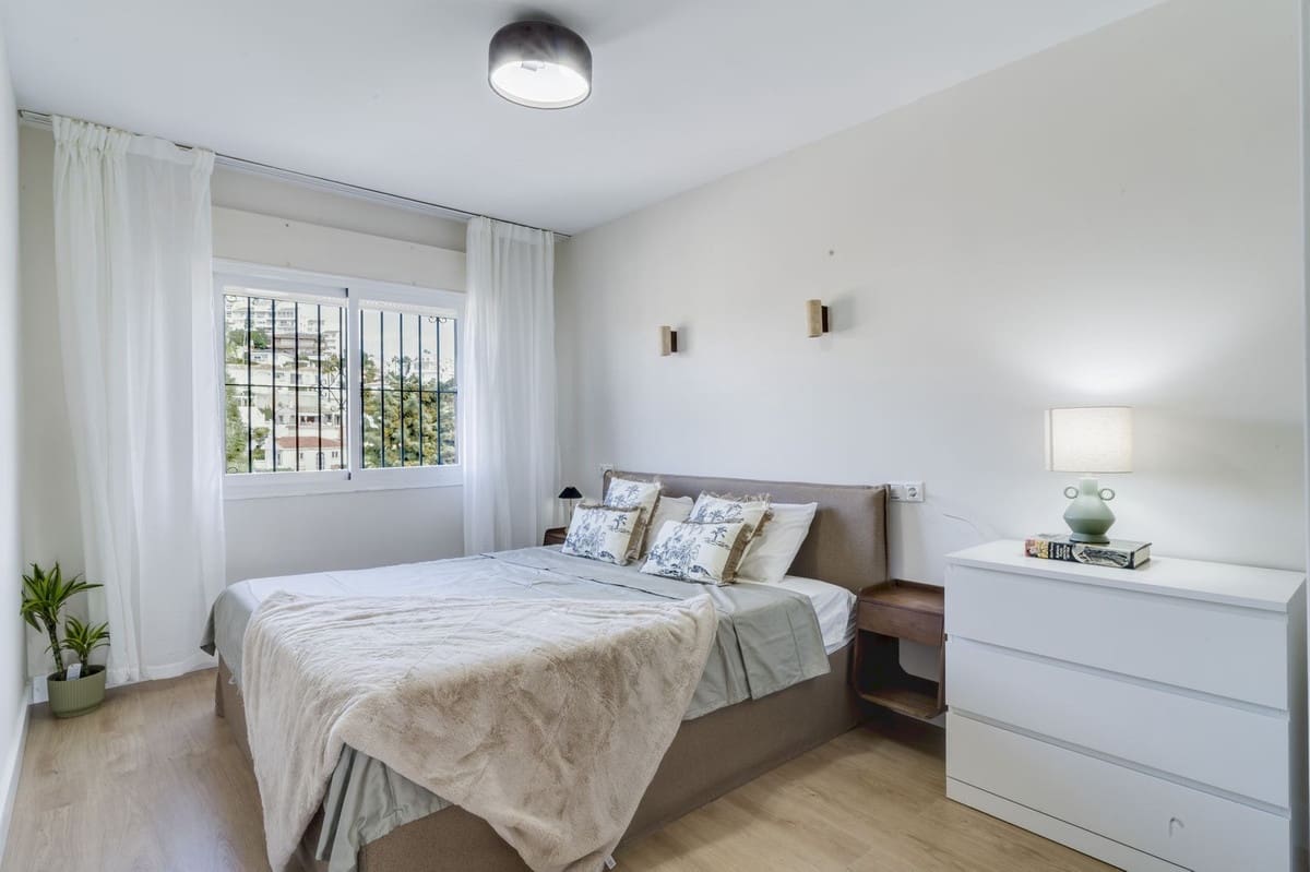 Apartamento de 2 habitaciones en Miraflores en venta con piscina garaje - 380.000 € (Ref: 9669292)