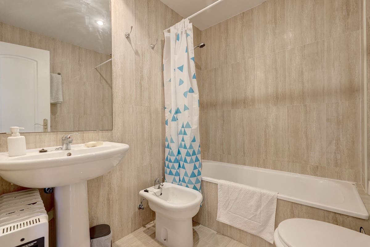 4 sovrum Hus till salu i La Duquesa / Puerto de la Duquesa med pool garage - 450 000 € (Ref: 9669697)