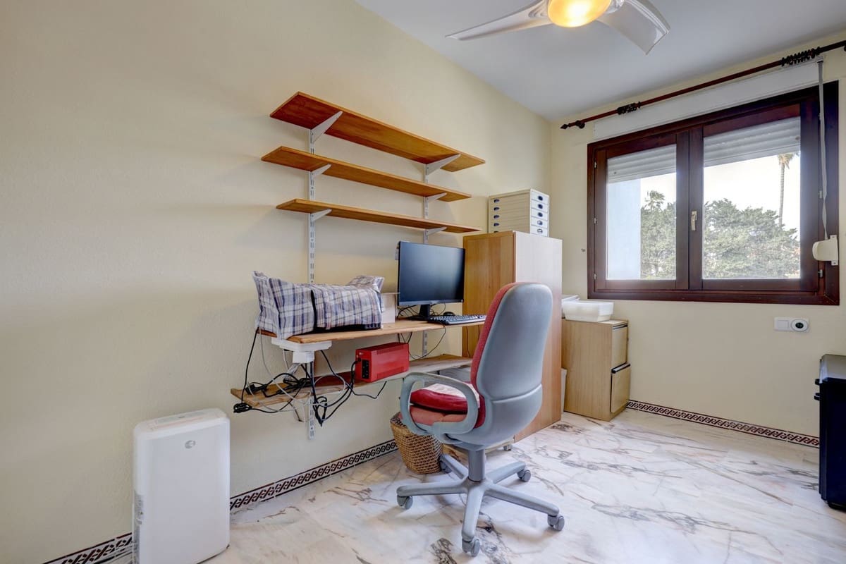 4 sovrum Hus till salu i La Duquesa / Puerto de la Duquesa med pool garage - 450 000 € (Ref: 9669697)