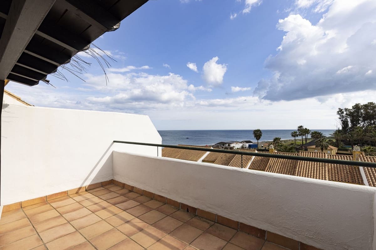 4 sovrum Hus till salu i La Duquesa / Puerto de la Duquesa med pool garage - 450 000 € (Ref: 9669697)