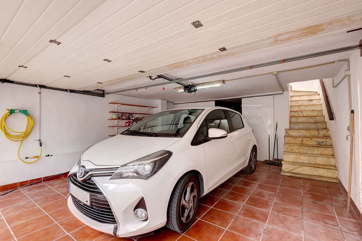 4 sovrum Hus till salu i La Duquesa / Puerto de la Duquesa med pool garage - 450 000 € (Ref: 9669697)