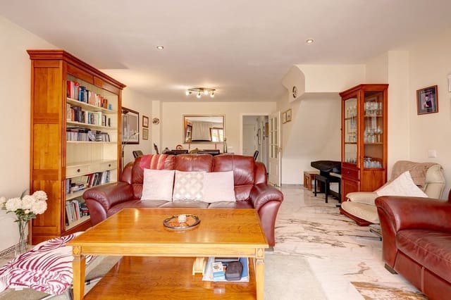 4 Zimmer Haus zu verkaufen in La Duquesa / Puerto de la Duquesa, Manilva mit Pool Garage - 450.000 € (Ref: 9669697)