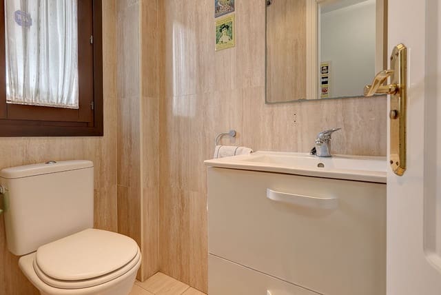 4 Zimmer Haus zu verkaufen in La Duquesa / Puerto de la Duquesa, Manilva mit Pool Garage - 450.000 € (Ref: 9669697)