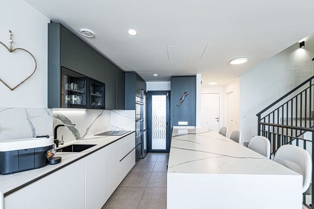 4 chambre Maison de Ville à vendre à Manilva avec piscine garage - 799 000 € (Ref: 9679087)