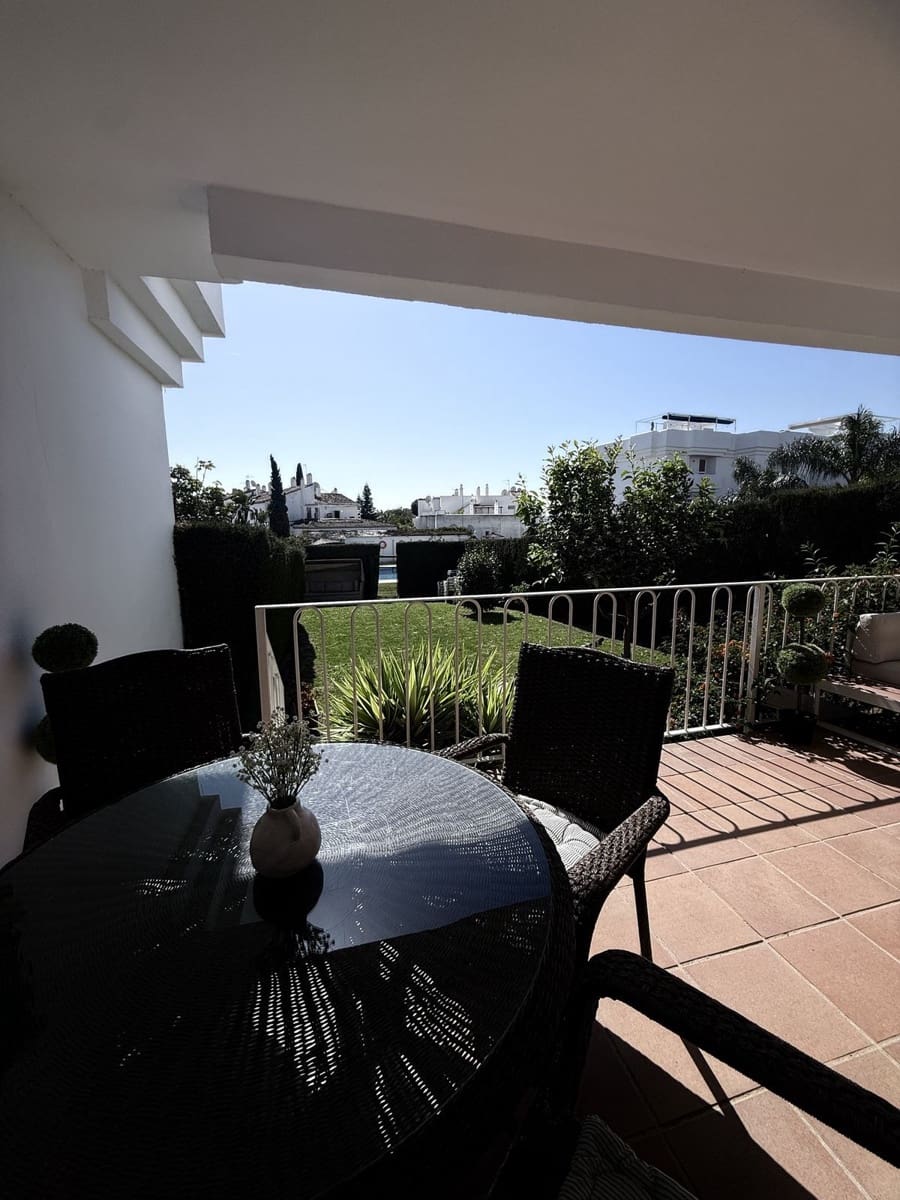 2 slaapkamer Appartement te koop in Benahavis met zwembad garage - € 390.000 (Ref: 9679154)