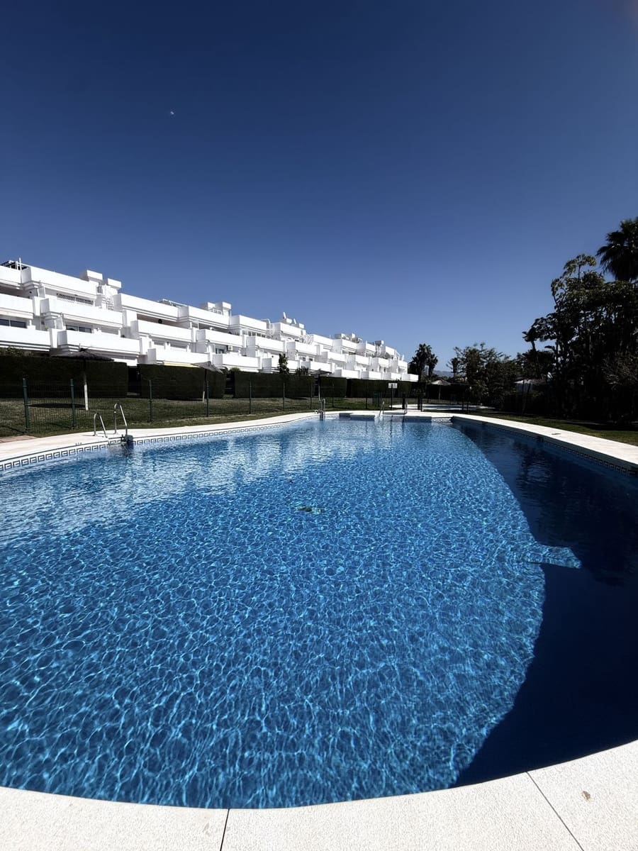 2 slaapkamer Appartement te koop in Benahavis met zwembad garage - € 390.000 (Ref: 9679154)