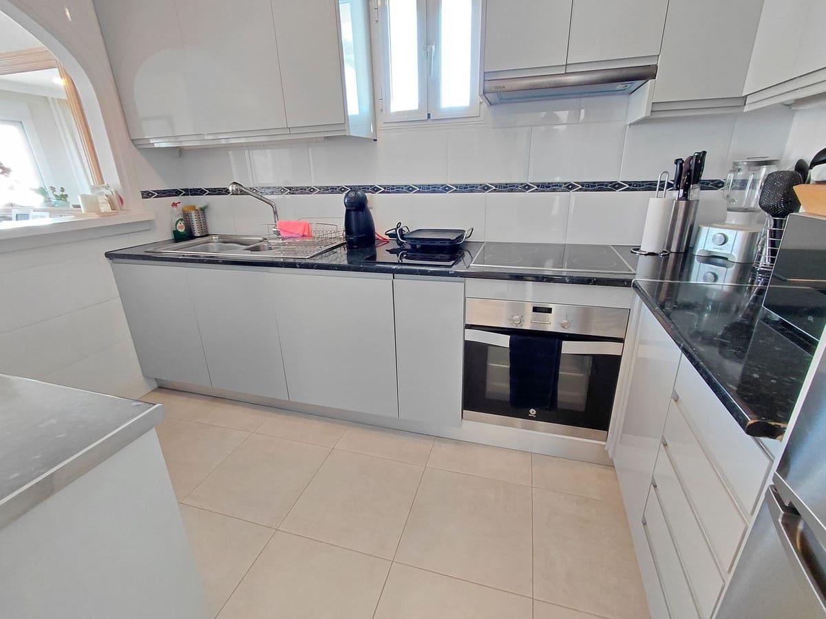 3 soveværelse Penthouse til salg i Marbesa med swimmingpool garage - € 825.000 (Ref: 9679179)