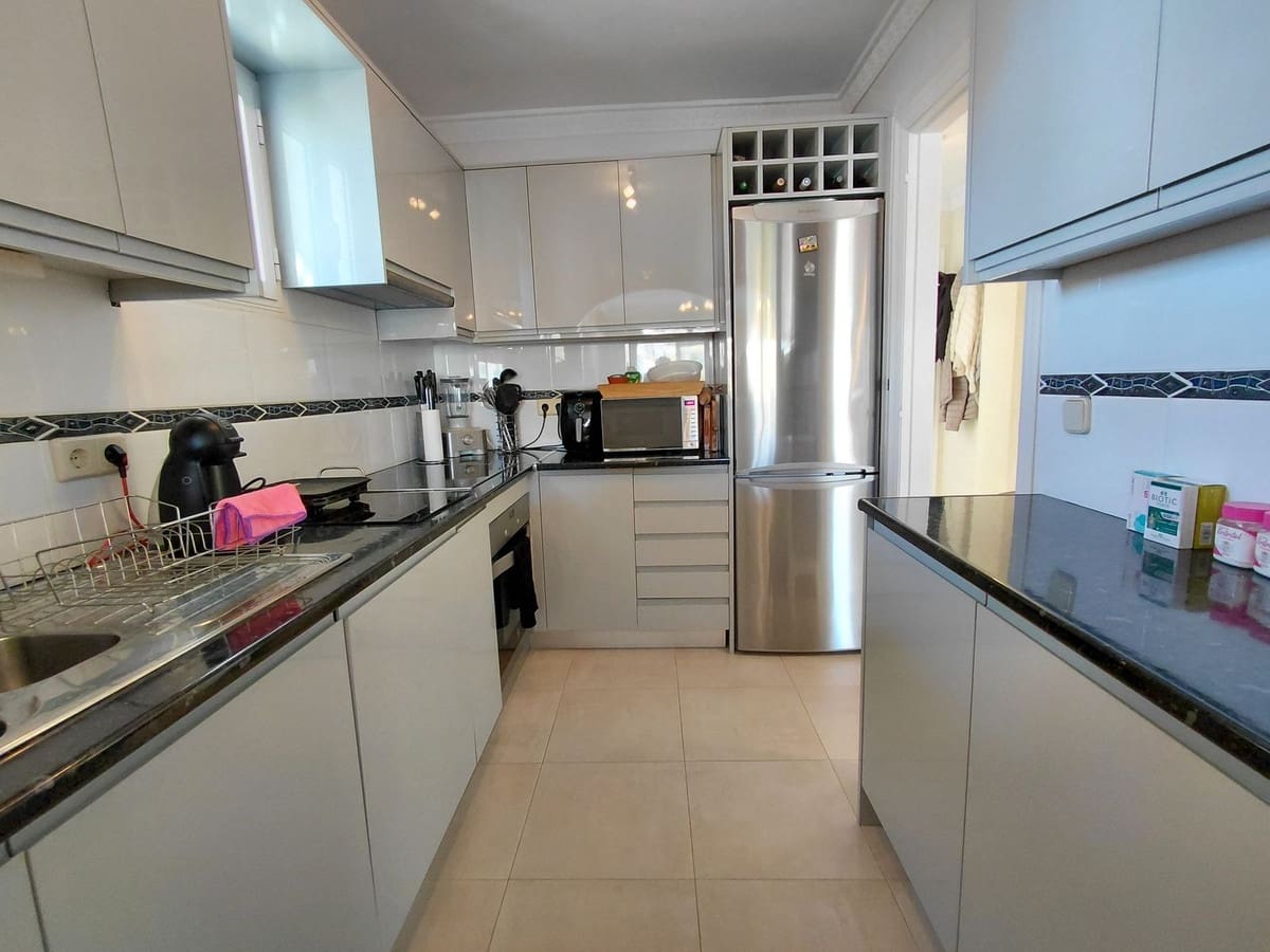 3 soveværelse Penthouse til salg i Marbesa med swimmingpool garage - € 825.000 (Ref: 9679179)