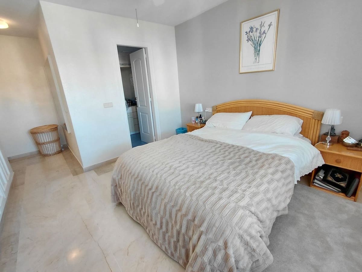 3 soveværelse Penthouse til salg i Marbesa med swimmingpool garage - € 825.000 (Ref: 9679179)