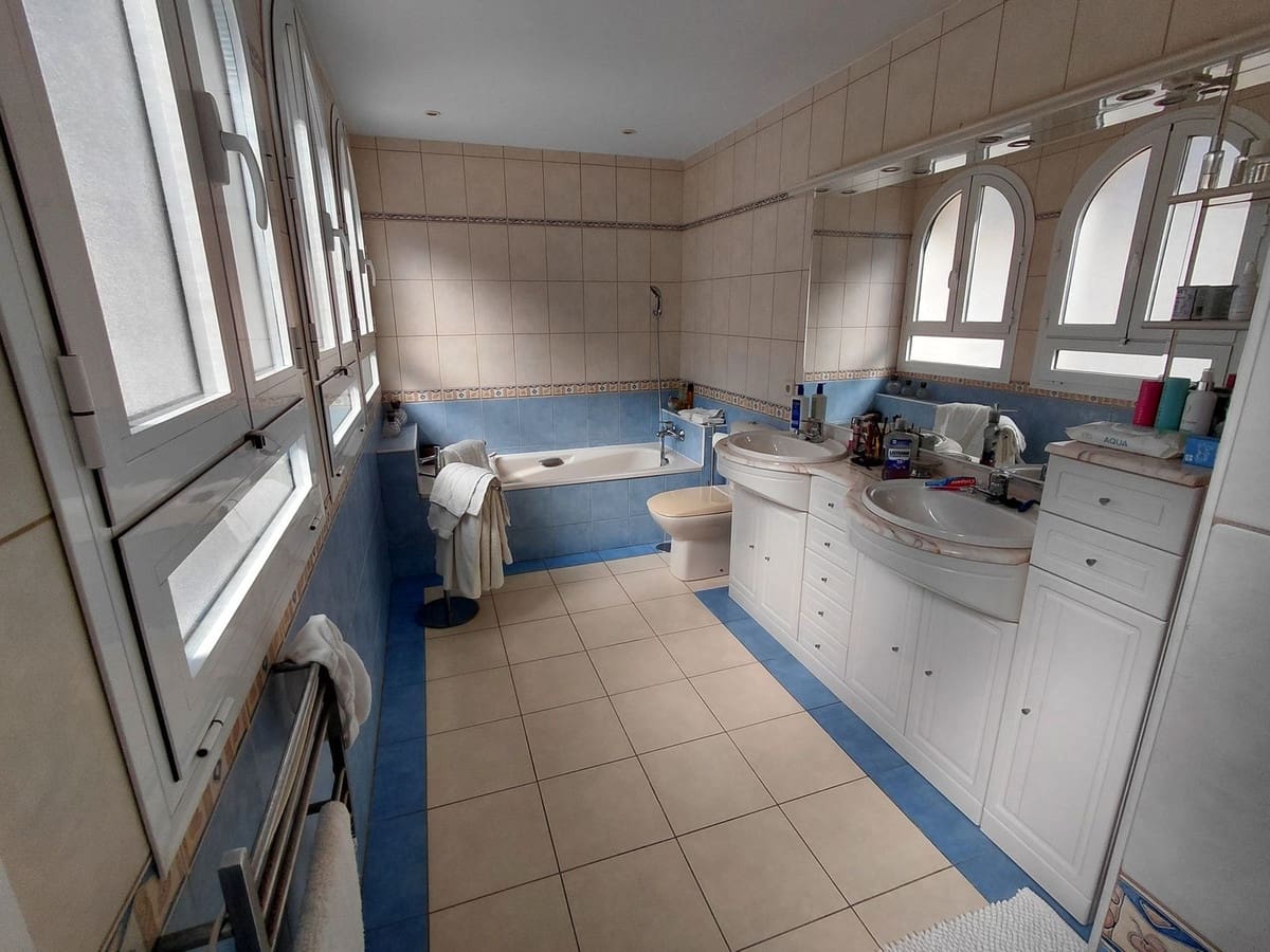 3 soveværelse Penthouse til salg i Marbesa med swimmingpool garage - € 825.000 (Ref: 9679179)