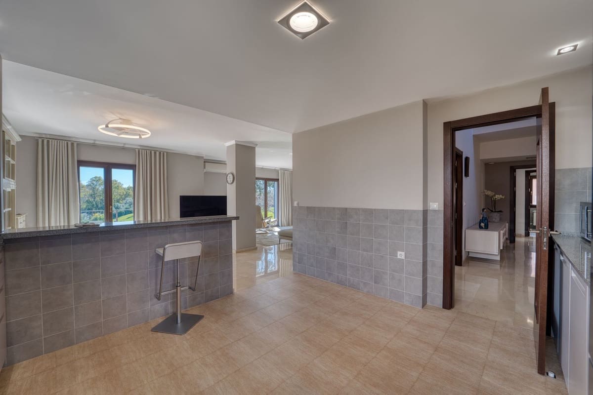 5 slaapkamer Villa te koop in Guadalmina met zwembad garage - € 1.580.000 (Ref: 9685871)