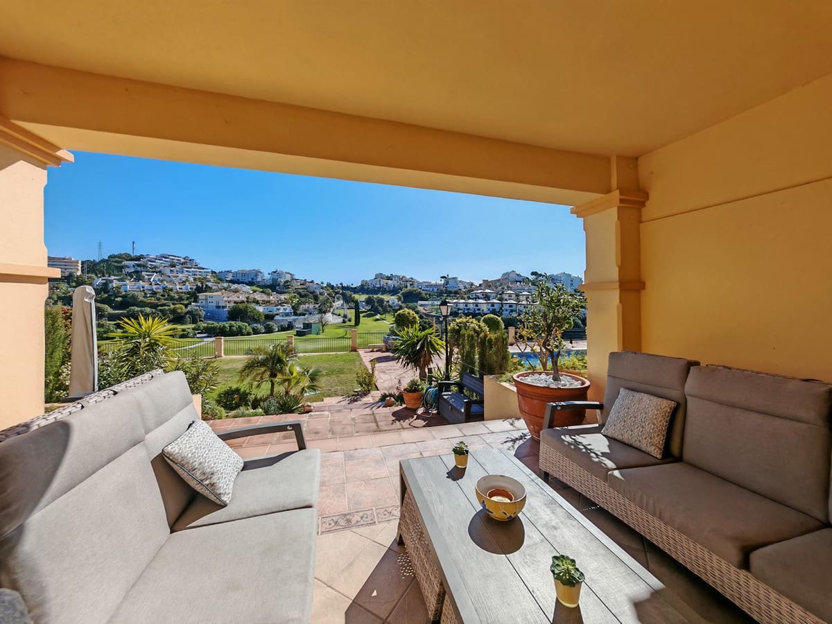 4 soveværelse Byhus til salg i Riviera del Sol med swimmingpool garage - € 649.000 (Ref: 9685880)