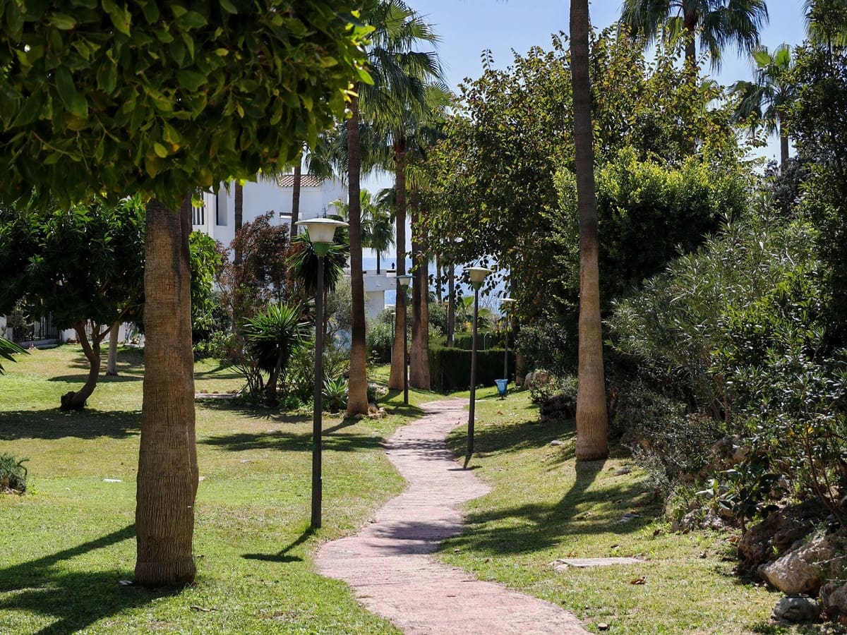 2 bedroom Apartment for sale in Riviera del Sol with pool - € 310,000 (Ref: 9688525)