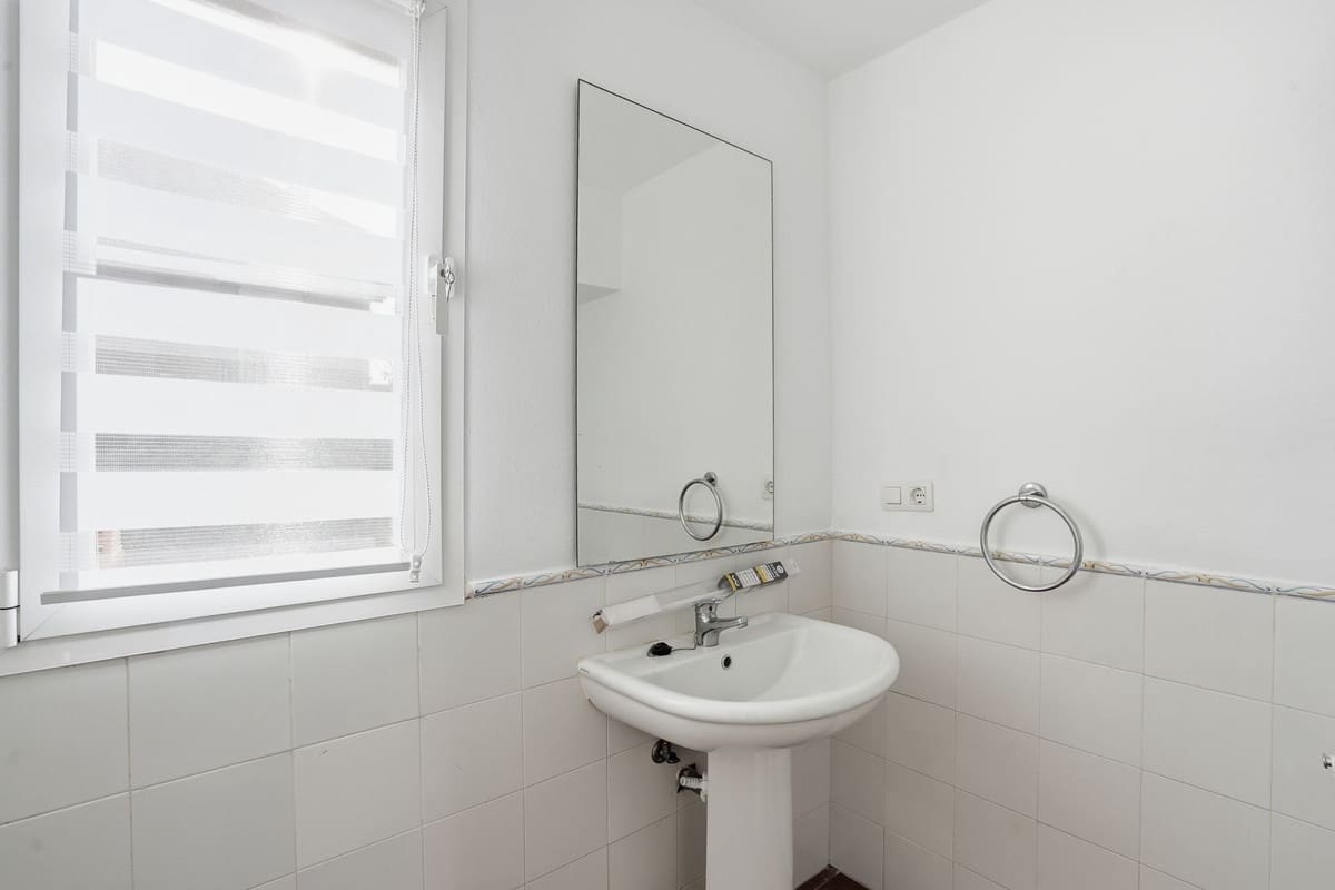 3 soveværelse Semi-Rækkehus til salg i Riviera del Sol med swimmingpool garage - € 400.000 (Ref: 9697849)