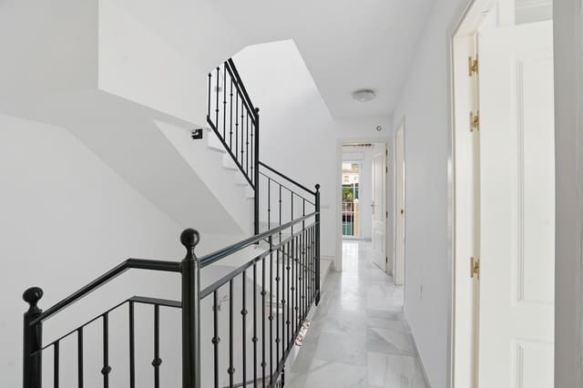 3 chambre Villa/Maison Semi-Mitoyenne à vendre à Riviera del Sol, Mijas avec piscine garage - 400 000 € (Ref: 9697849)