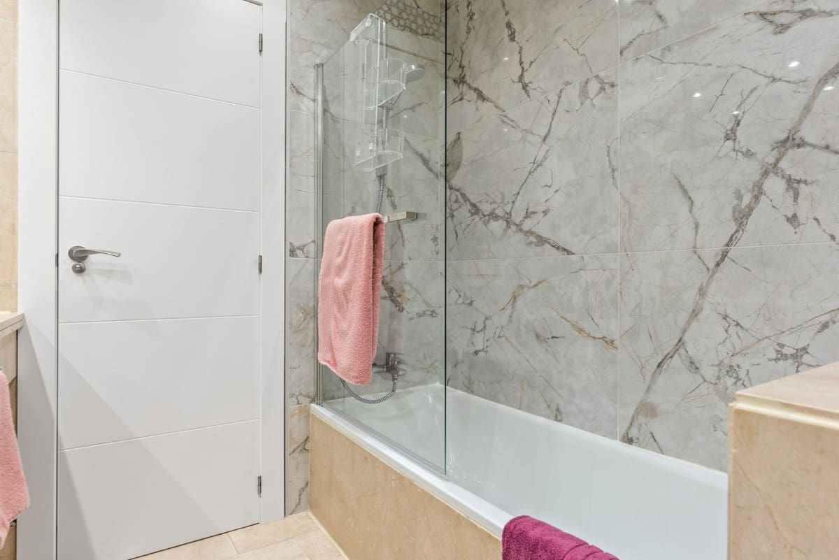 2 bedroom Apartment for sale in Puerto Banus with pool garage - € 799,000 (Ref: 9703332)