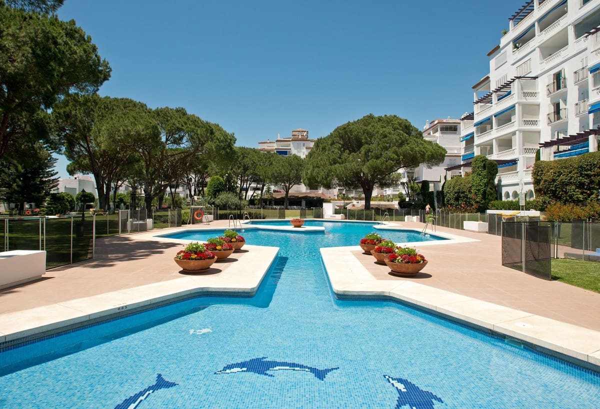 2 bedroom Apartment for sale in Puerto Banus with pool garage - € 799,000 (Ref: 9703332)