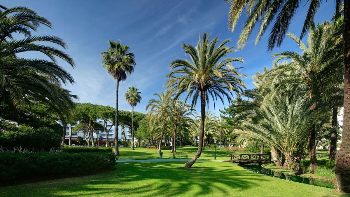 2 bedroom Apartment for sale in Puerto Banus with pool garage - € 799,000 (Ref: 9703332)