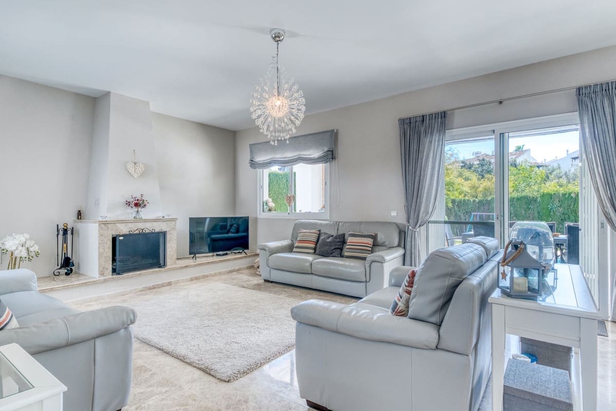 4 soverom Villa til salgs i Calahonda med svømmebasseng garasje - € 1 299 000 (Ref: 9706106)