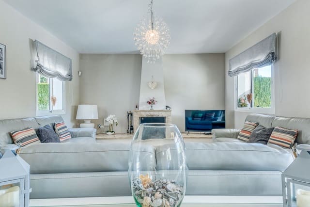 4 soverom Villa til salgs i Calahonda, Mijas med svømmebasseng garasje - € 1 299 000 (Ref: 9706106)