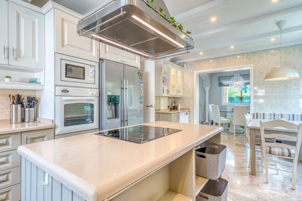 4 soverom Villa til salgs i Calahonda med svømmebasseng garasje - € 1 299 000 (Ref: 9706106)