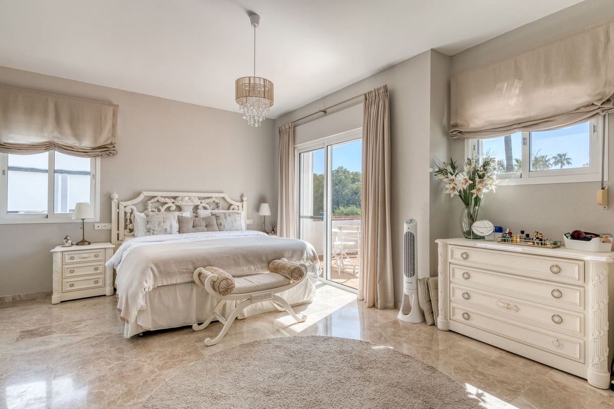 4 soverom Villa til salgs i Calahonda med svømmebasseng garasje - € 1 299 000 (Ref: 9706106)