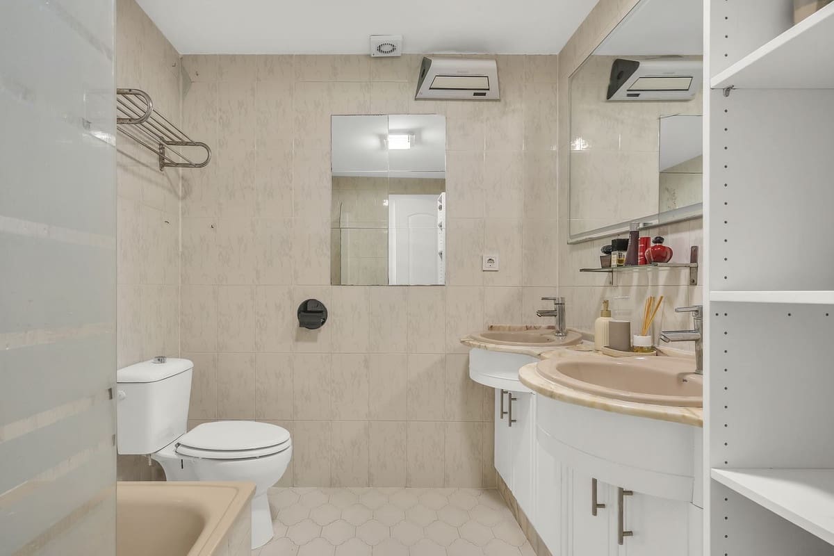 3 camera da letto Appartamento sulla Spiaggia in vendita in Marbella con piscina garage - 625.000 € (Rif: 9709466)