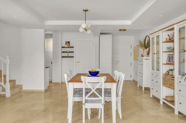 Apartamento Playa de 3 habitaciones en Elviria - Cabopino, Marbella en venta con piscina garaje - 625.000 € (Ref: 9709466)