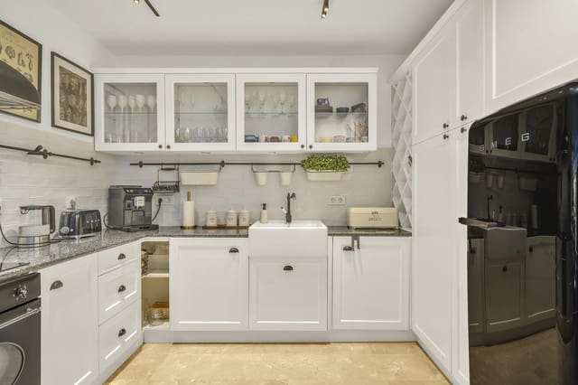 Apartamento Playa de 3 habitaciones en Elviria - Cabopino, Marbella en venta con piscina garaje - 625.000 € (Ref: 9709466)