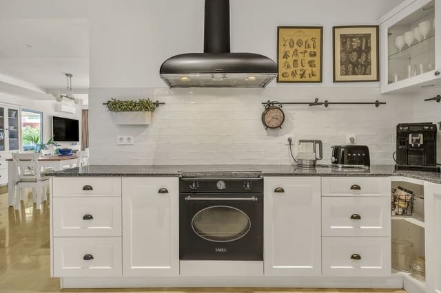 Apartamento Playa de 3 habitaciones en Elviria - Cabopino, Marbella en venta con piscina garaje - 625.000 € (Ref: 9709466)