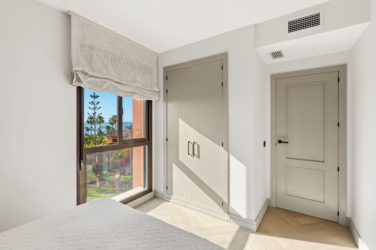 3 slaapkamer Strandappartement te koop in Estepona met zwembad garage - € 1.590.000 (Ref: 9713629)