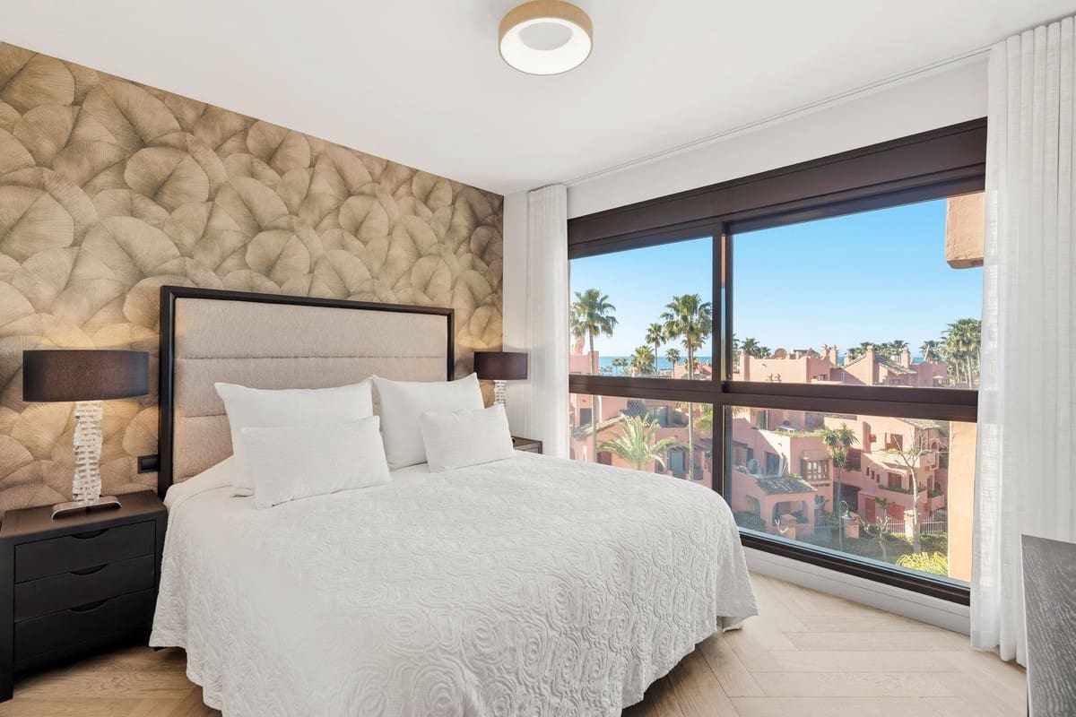 3 slaapkamer Strandappartement te koop in Estepona met zwembad garage - € 1.590.000 (Ref: 9713629)