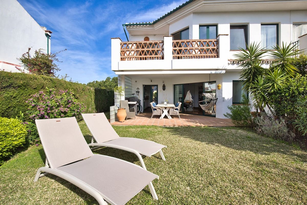 Pareado de 3 habitaciones en Miraflores en venta con piscina garaje - 760.000 € (Ref: 9716743)