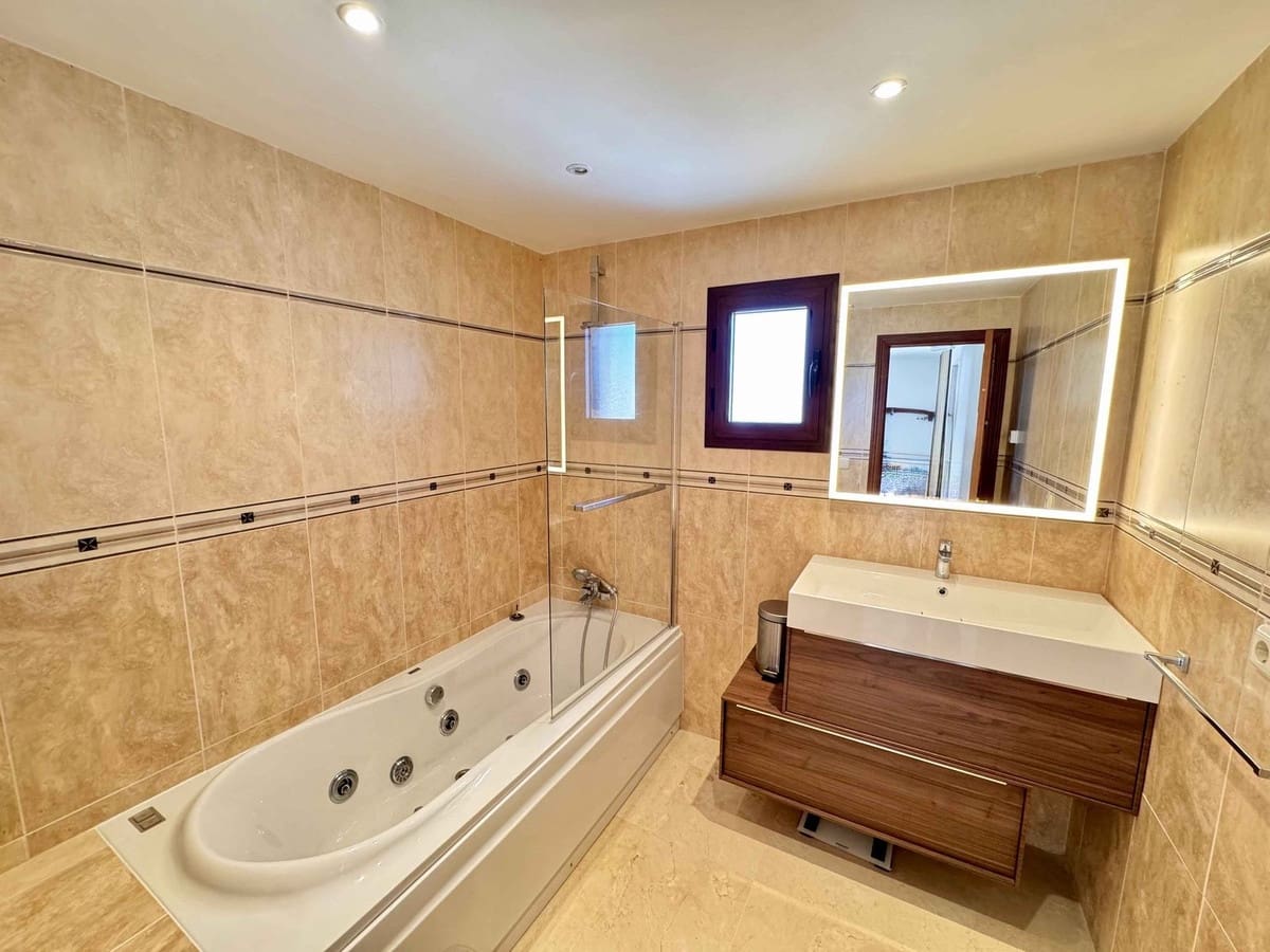 5 Zimmer Villa zu verkaufen in Riviera del Sol mit Pool Garage - 1.495.000 € (Ref: 9716778)