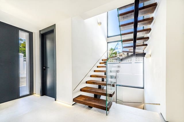 5 bedroom Villa for sale in Nueva Andalucia, Marbella with pool garage - € 3,150,000 (Ref: 9719169)