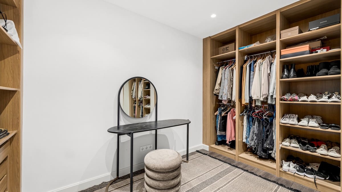 5 makuuhuone Huvila myytävänä paikassa Estepona mukana uima-altaan 
autotalli - 2 195 000 € (Ref: 9720934)