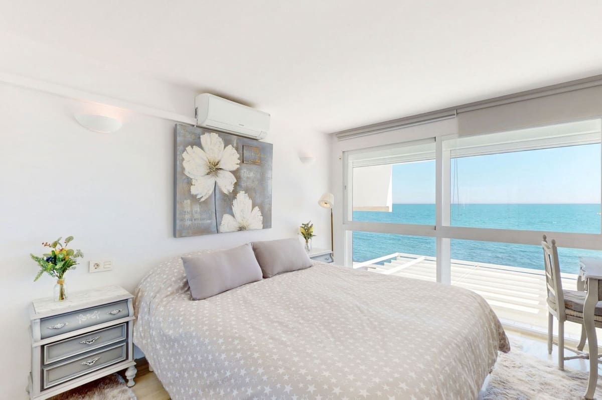 4 Zimmer Strandapartment zu verkaufen in Estepona mit Pool Garage - 949.000 € (Ref: 9726195)