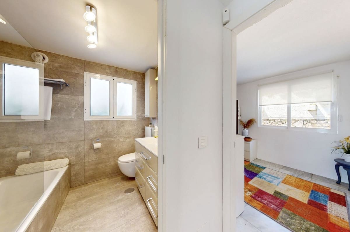 4 Zimmer Strandapartment zu verkaufen in Estepona mit Pool Garage - 949.000 € (Ref: 9726195)