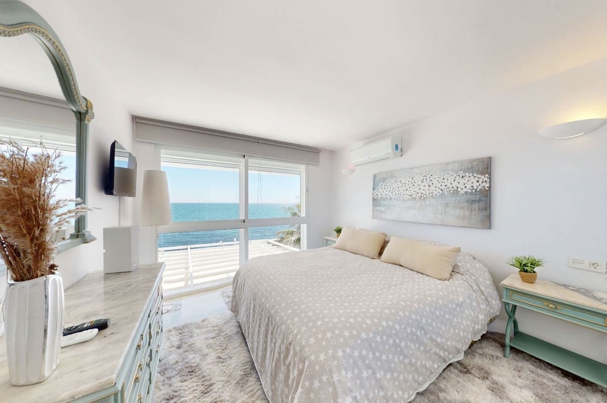 4 Zimmer Strandapartment zu verkaufen in Estepona mit Pool Garage - 949.000 € (Ref: 9726195)