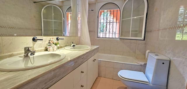 3 camera da letto Appartamento sulla Spiaggia in vendita in El Rosario, Marbella con piscina garage - 515.000 € (Rif: 9726198)