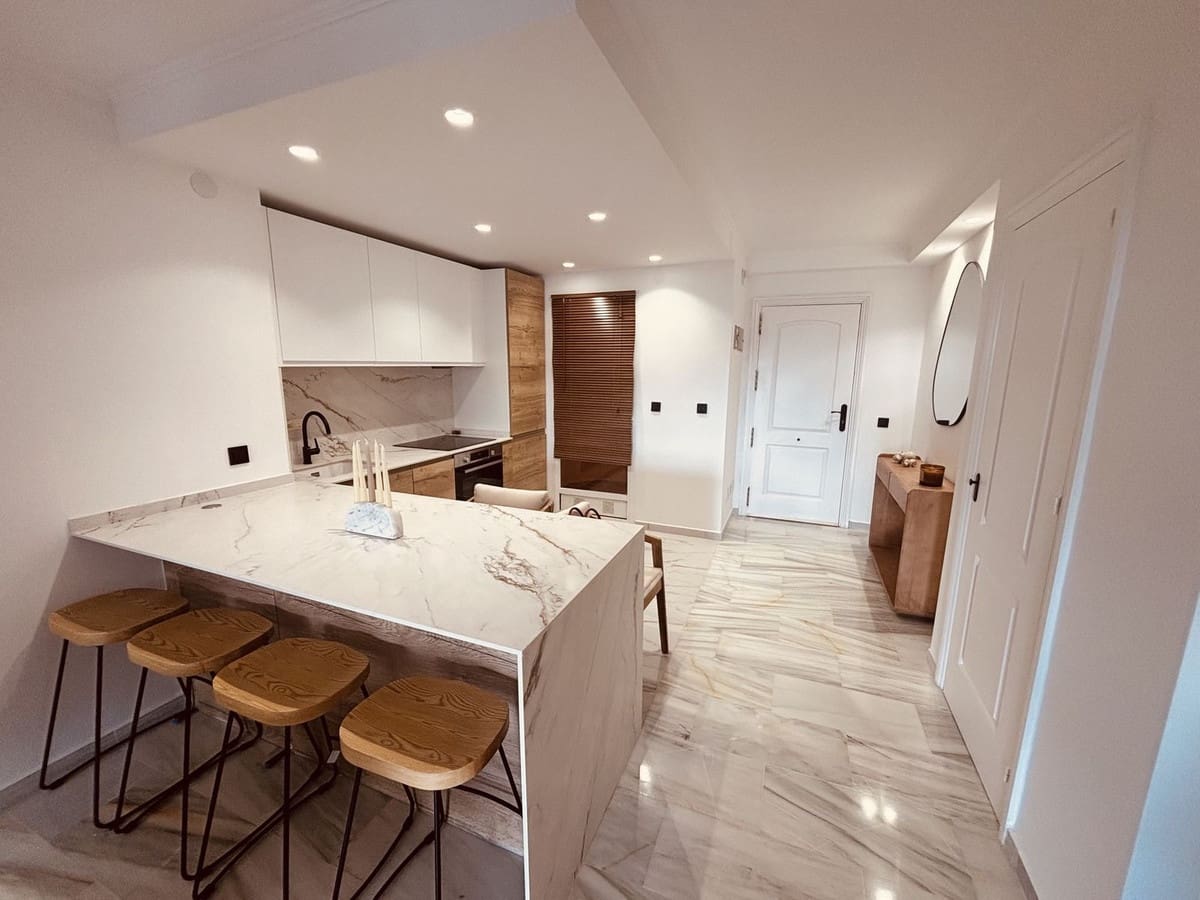 2 bedroom Apartment for sale in Calahonda with pool - € 399,000 (Ref: 9731545)