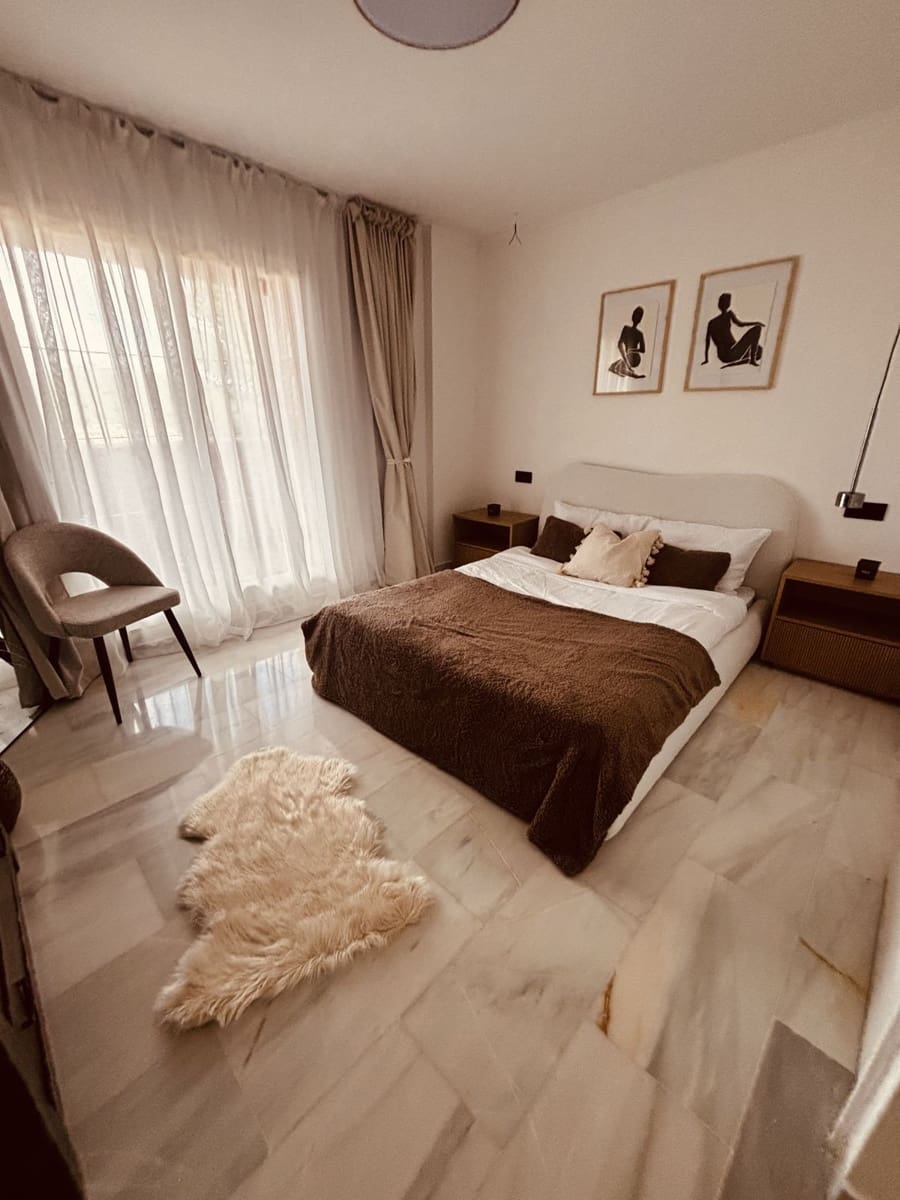 2 bedroom Apartment for sale in Calahonda with pool - € 399,000 (Ref: 9731545)