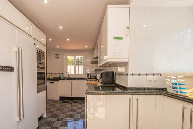 3 sovrum Villa till salu i Marbesa, Marbella med pool garage - 1 150 000 € (Ref: 9734997)