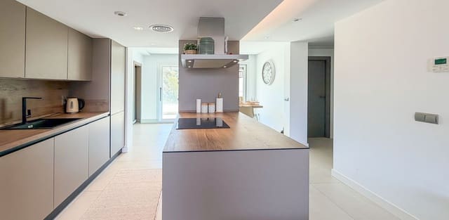 Apartamento de 2 habitaciones en La Cala Golf, Mijas en venta con piscina garaje - 499.000 € (Ref: 9734999)