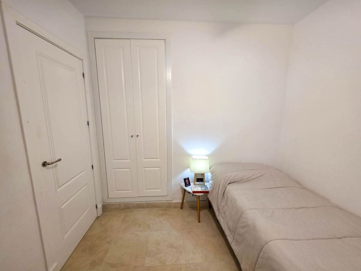 Apartamento Playa de 2 habitaciones en San Luis de Sabinillas en venta con piscina garaje - 360.000 € (Ref: 9735001)