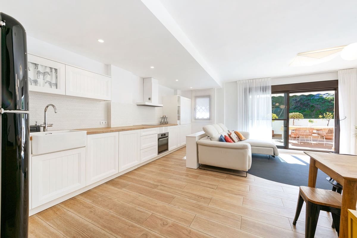 2 camera da letto Appartamento in vendita in New Golden Mile con piscina garage - 435.000 € (Rif: 9745199)