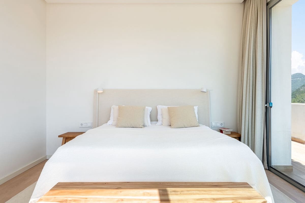 4 sovrum Takvåning till salu i Benahavis med pool garage - 1 249 000 € (Ref: 9745205)