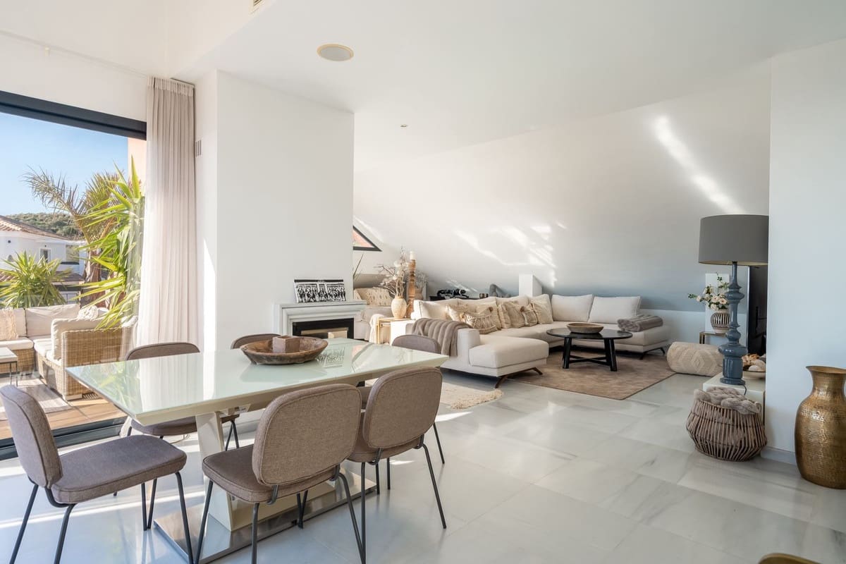 4 bedroom Penthouse for sale in Calahonda with pool garage - € 1,295,000 (Ref: 9745207)