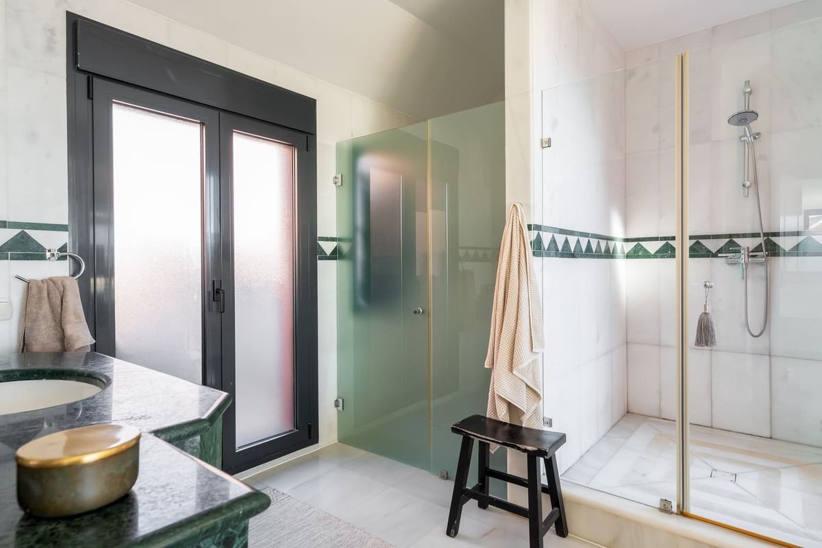 4 bedroom Penthouse for sale in Calahonda with pool garage - € 1,295,000 (Ref: 9745207)